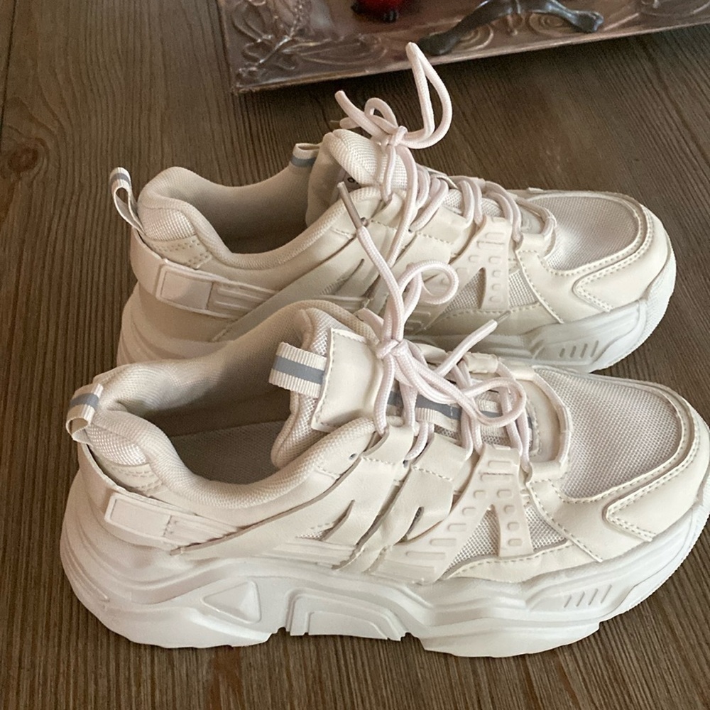 Chunky Platform Women’s Sneakers in Cream